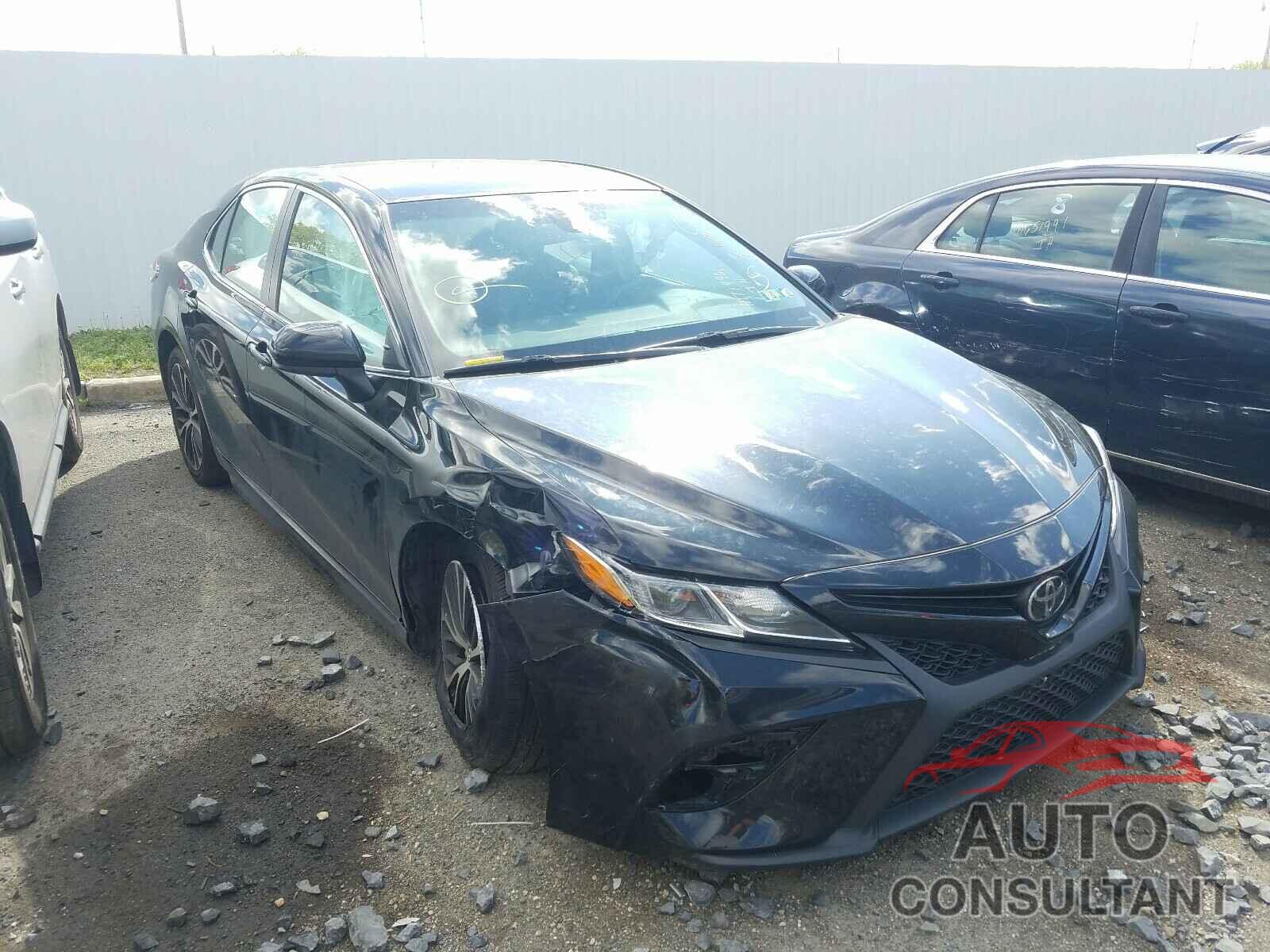 TOYOTA CAMRY 2018 - 4T1B11HK0JU025598