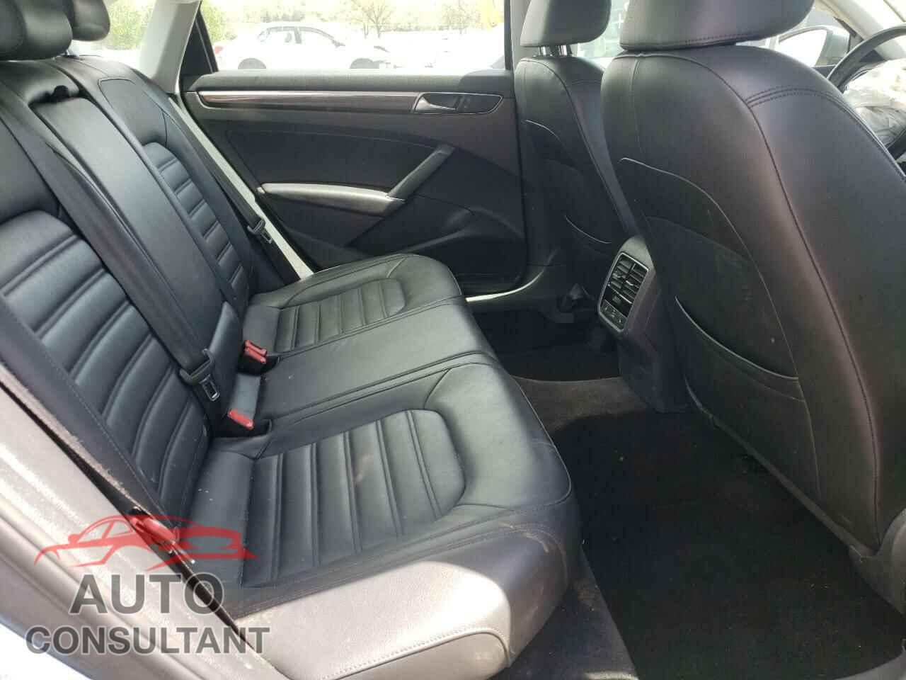 VOLKSWAGEN PASSAT 2017 - 1VWCT7A39HC051672