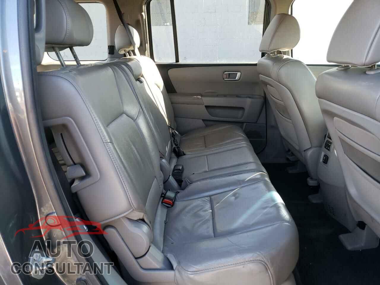 HONDA PILOT 2011 - 5FNYF4H5XBB033245
