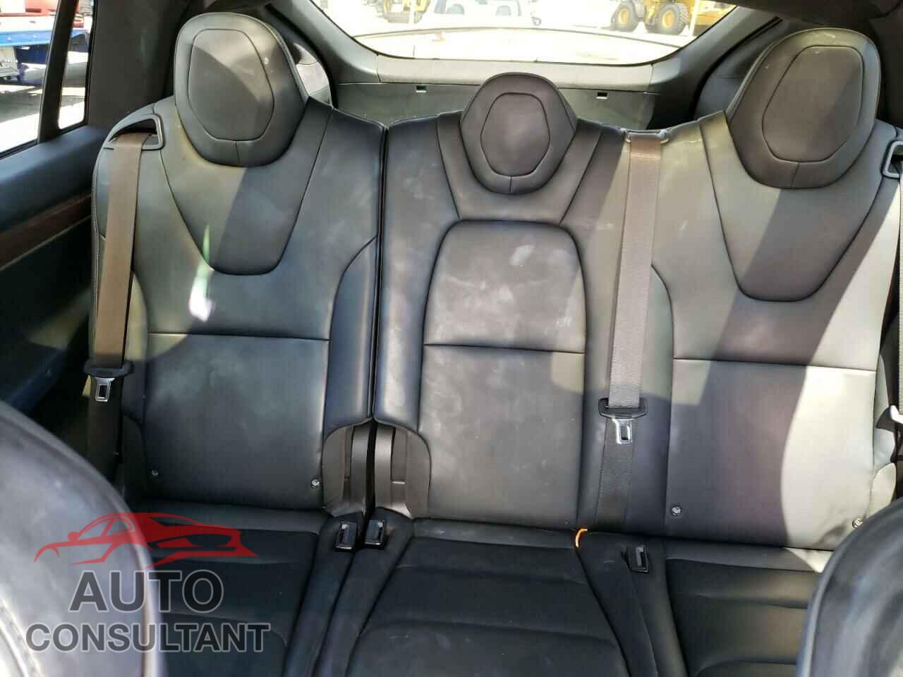 TESLA MODEL X 2019 - 5YJXCAE29KF152126