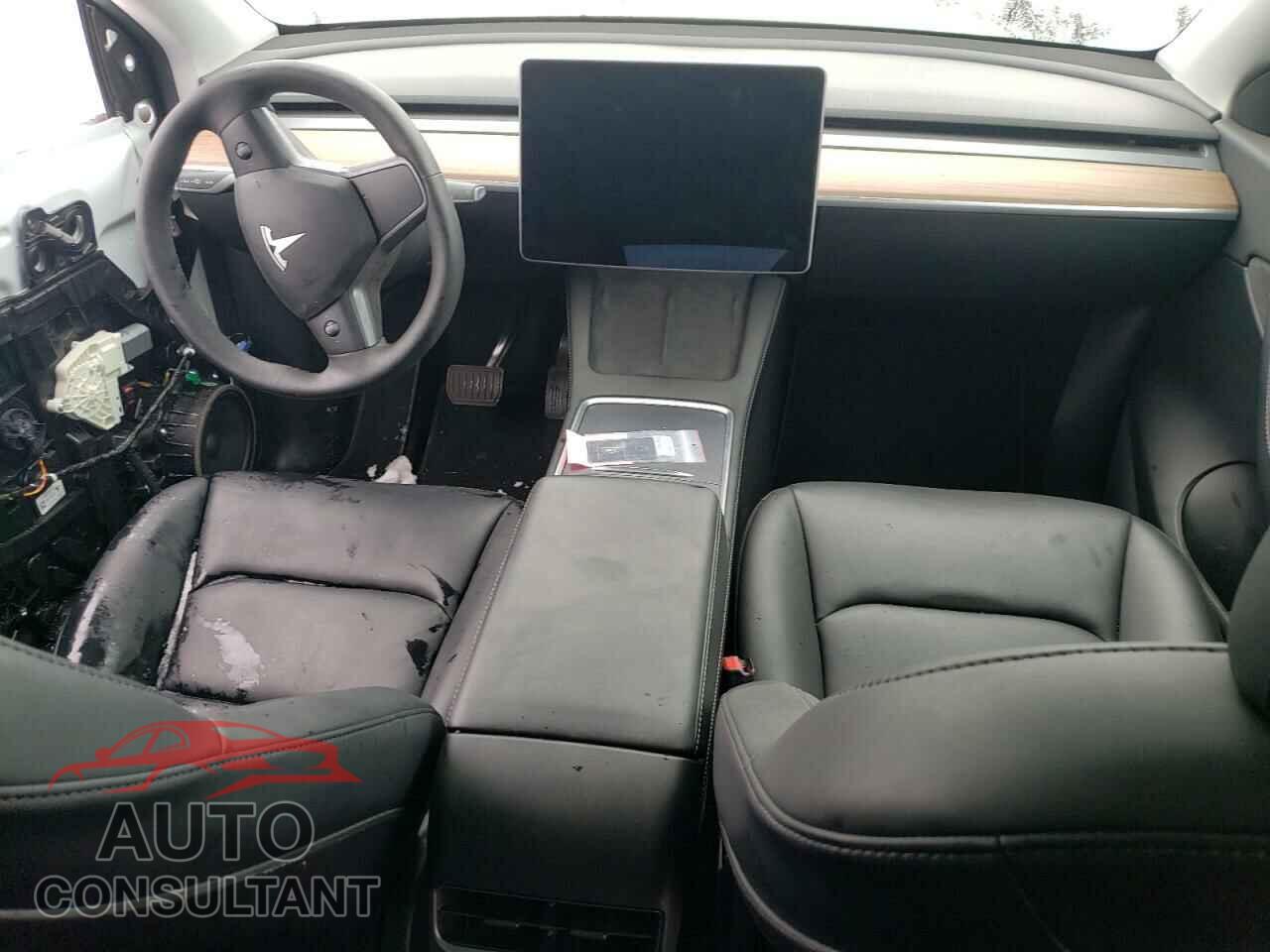 TESLA MODEL Y 2021 - 5YJYGAEE3MF295014