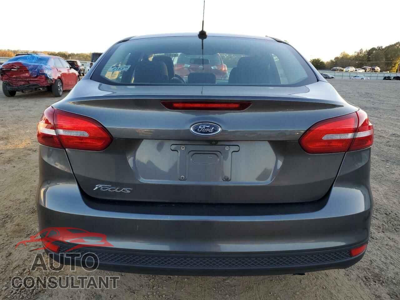 FORD FOCUS 2018 - 1FADP3E25JL249358