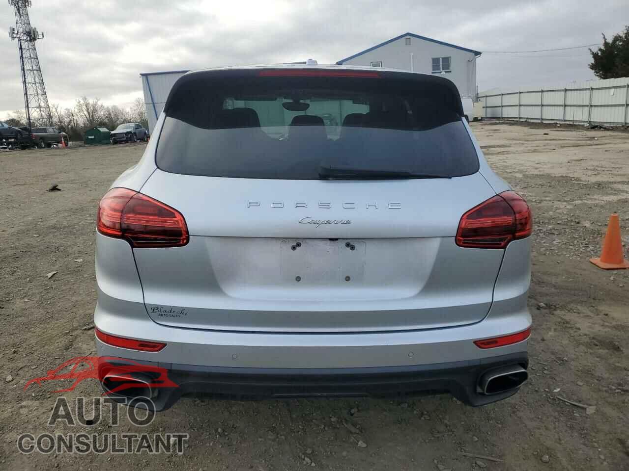PORSCHE CAYENNE 2016 - WP1AA2A28GLA02616