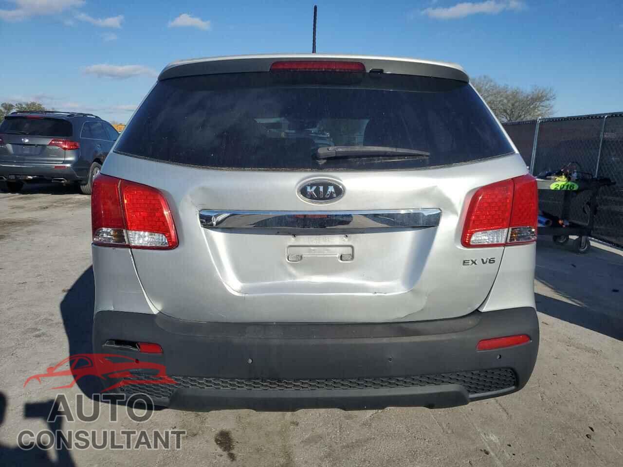 KIA SORENTO 2011 - 5XYKU4A21BG022056