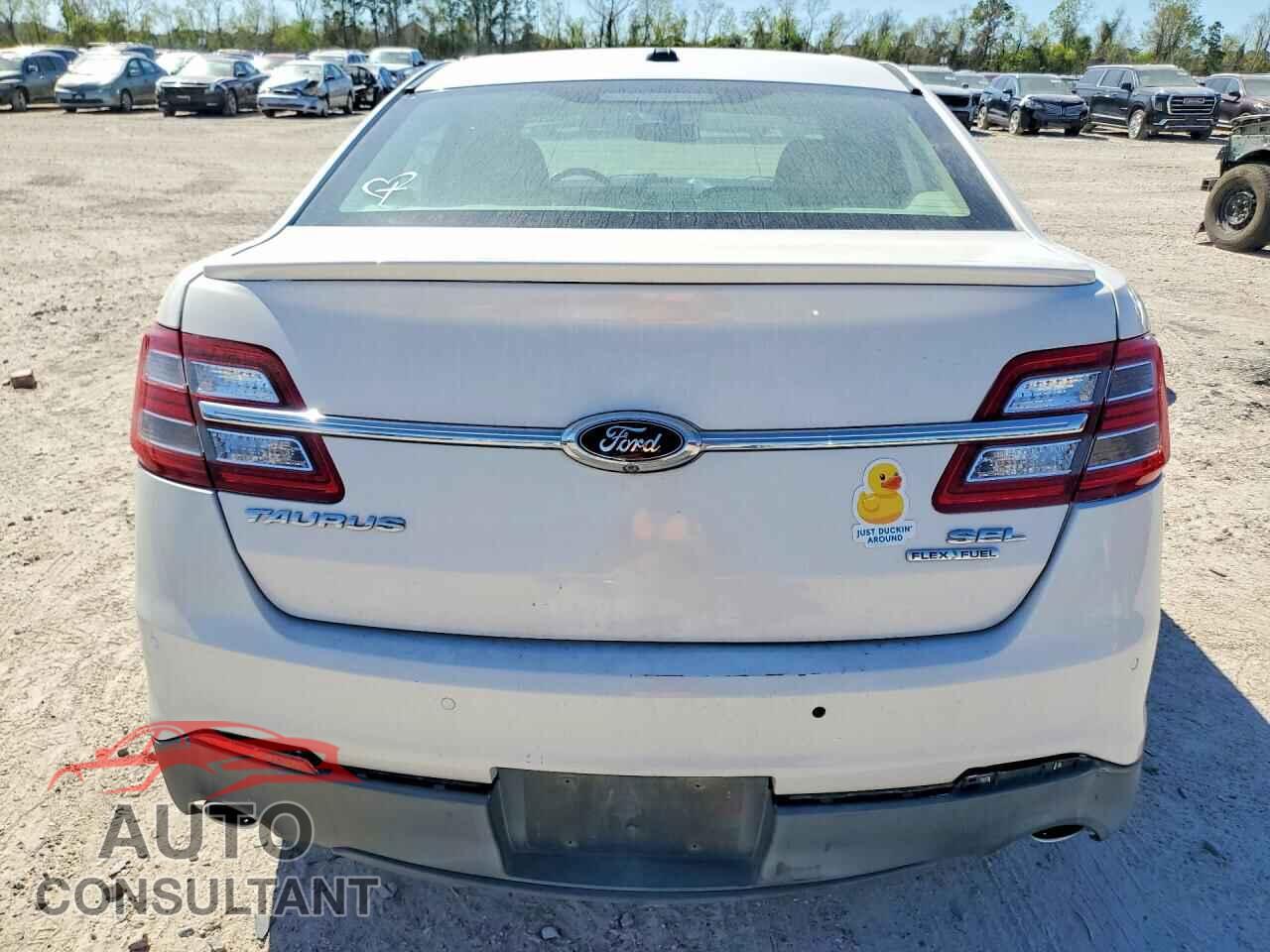 FORD TAURUS 2015 - 1FAHP2E83FG202197
