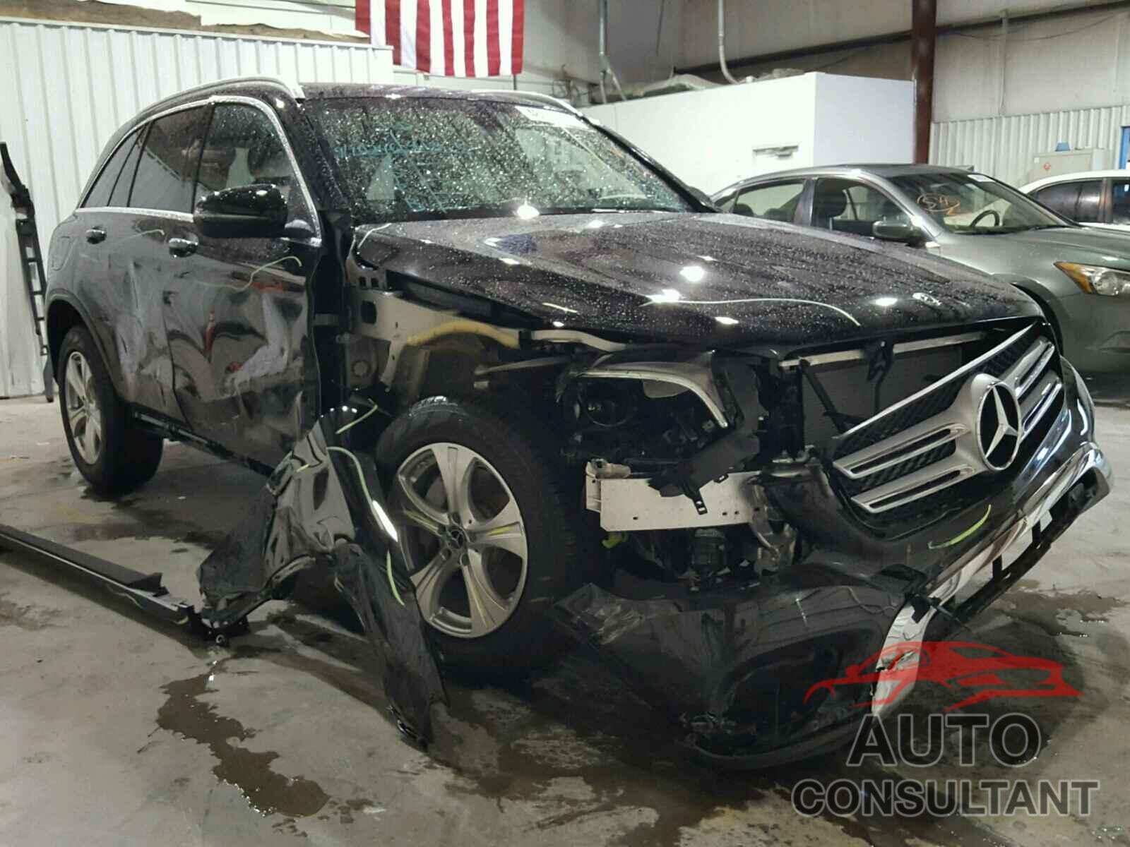 MERCEDES-BENZ GLC 300 4MATIC 2018 - WDC0G4KB1JV083227
