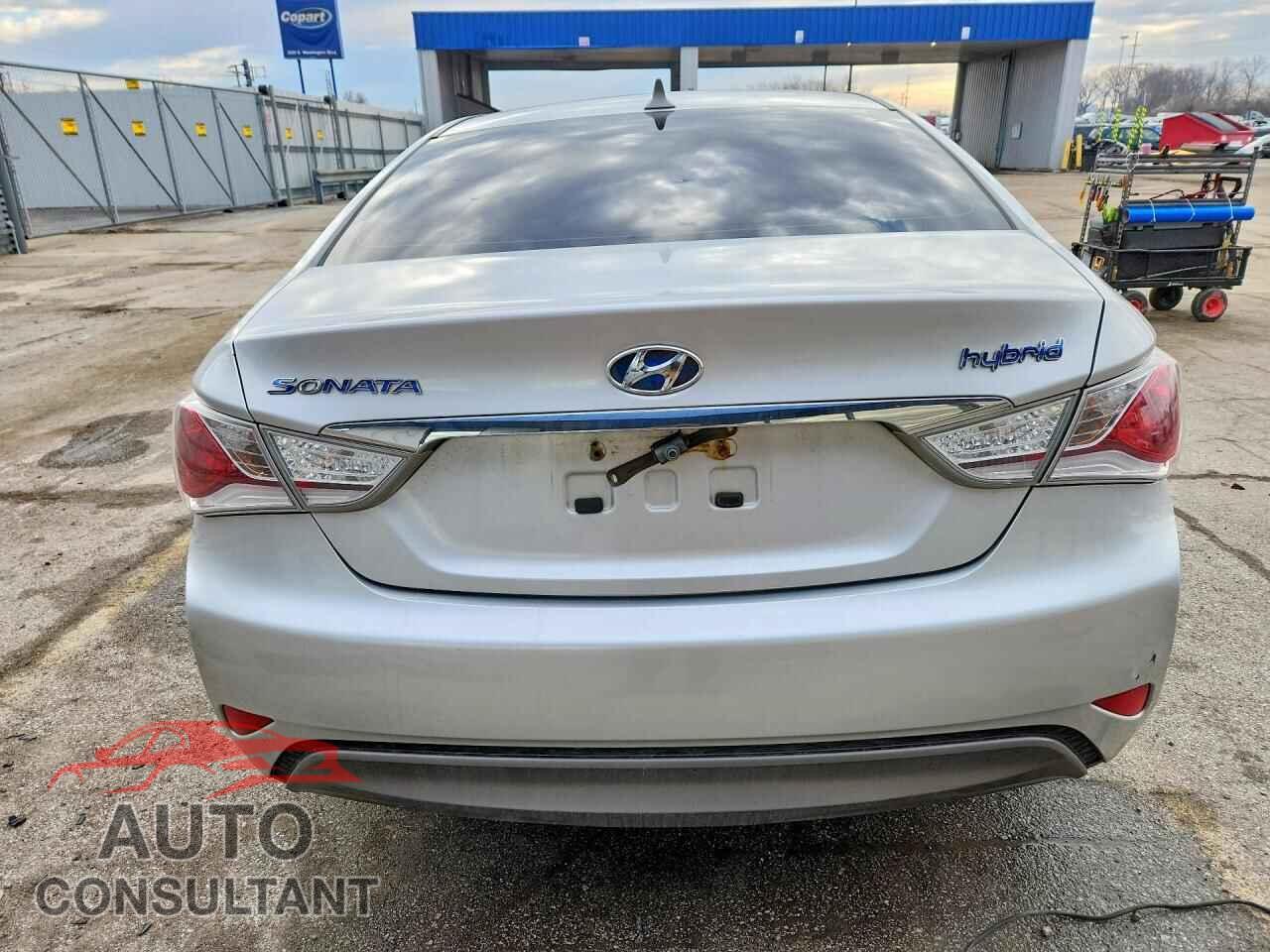 HYUNDAI SONATA 2011 - KMHEC4A47BA012015