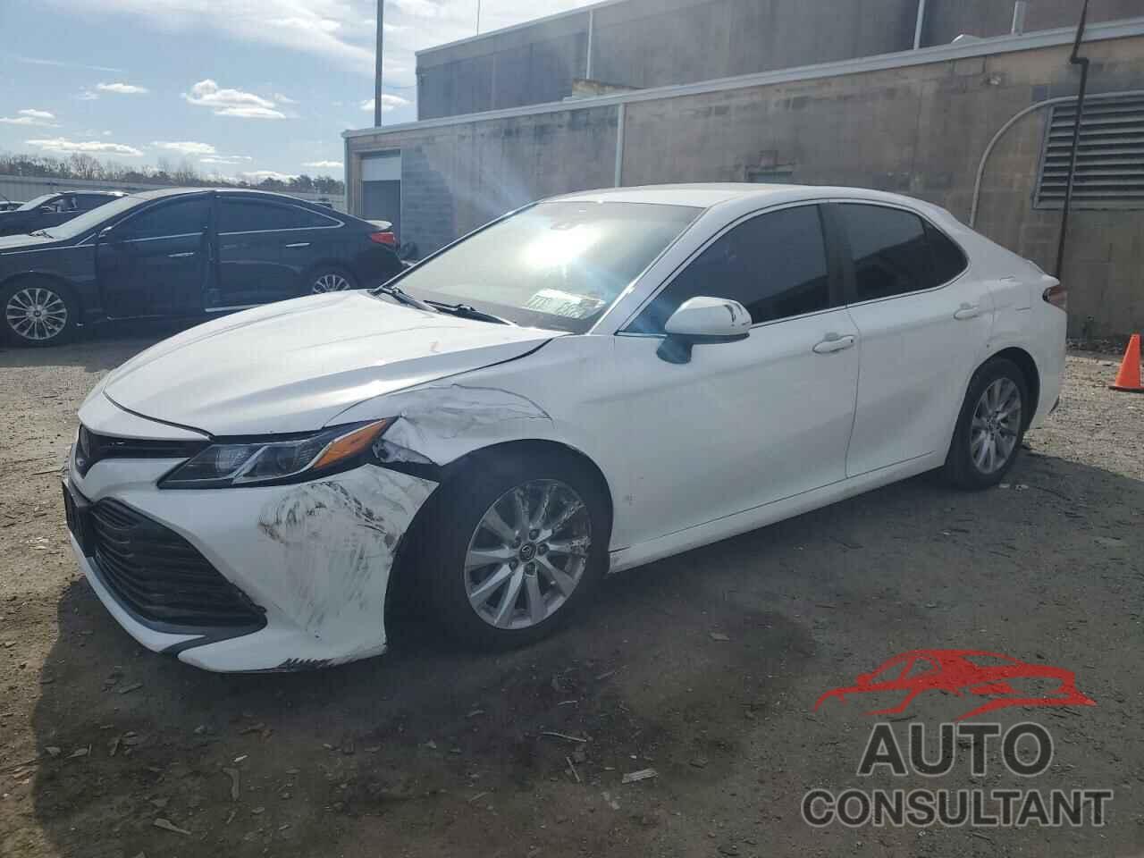 TOYOTA CAMRY 2018 - 4T1B11HK5JU090429
