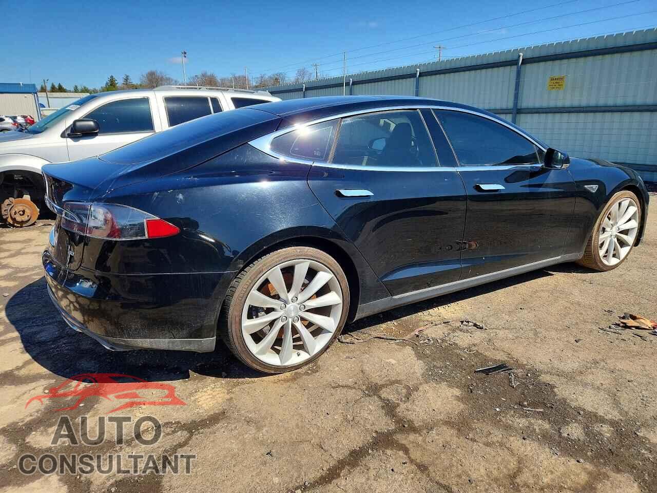 TESLA MODEL S 2013 - 5YJSA1CG0DFP17672