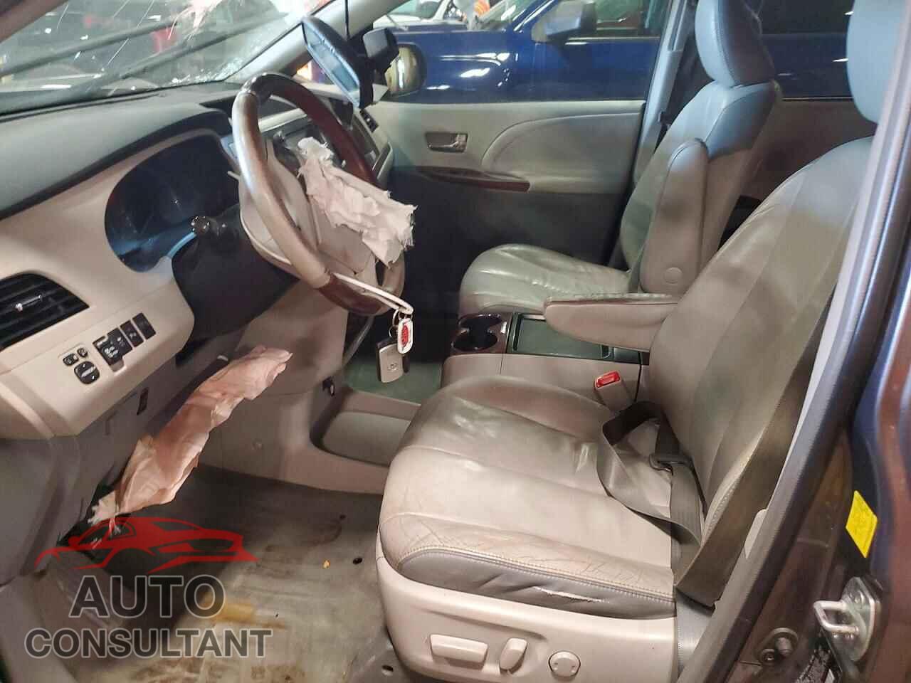 TOYOTA SIENNA 2011 - 5TDDK3DC7BS020618