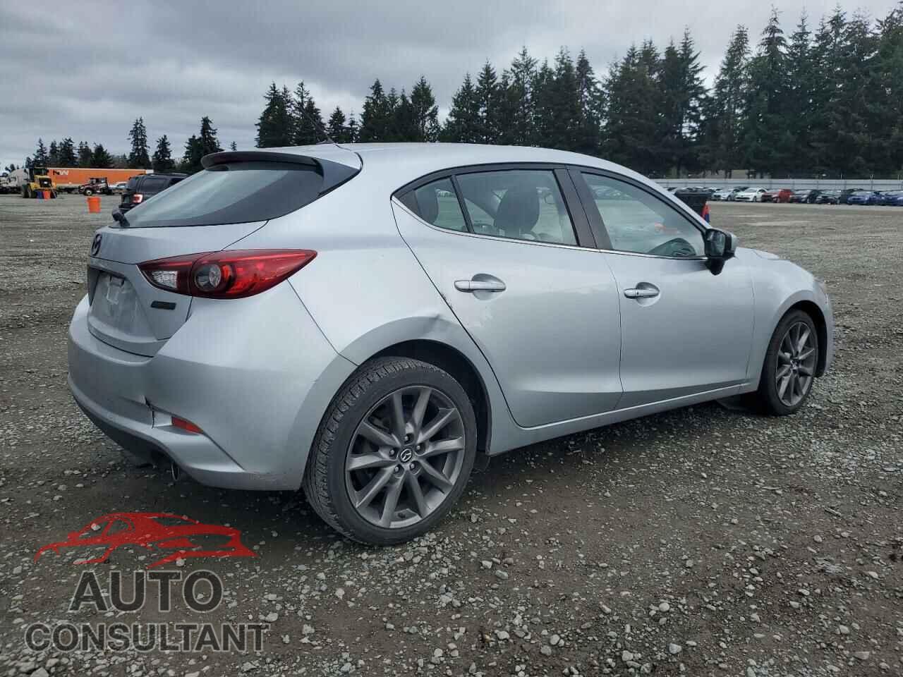 MAZDA 3 2018 - 3MZBN1L30JM208137