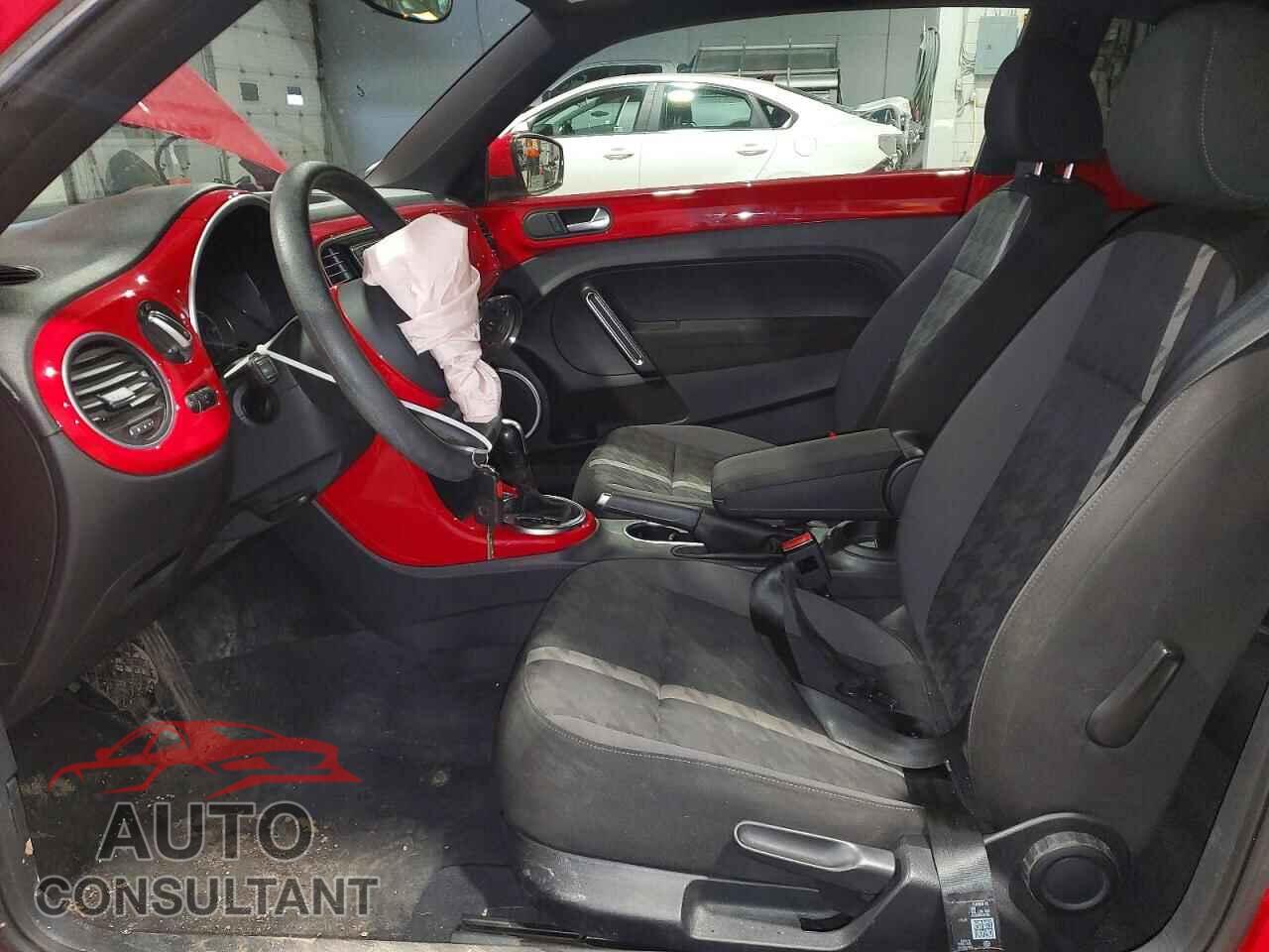 VOLKSWAGEN BEETLE 2017 - 3VWJ17AT2HM620471