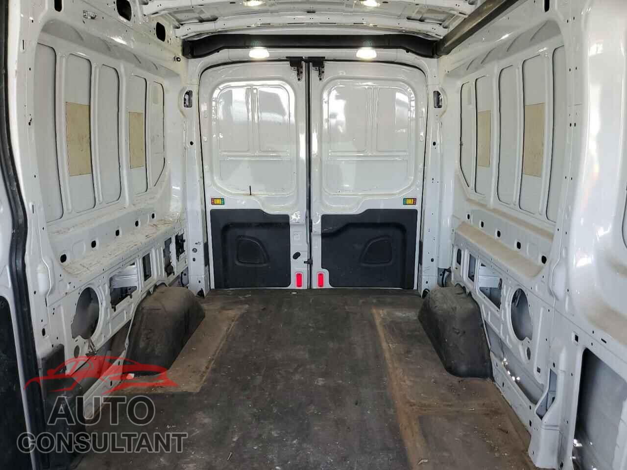 FORD TRANSIT 2017 - 1FTYR2CM1HKA57813