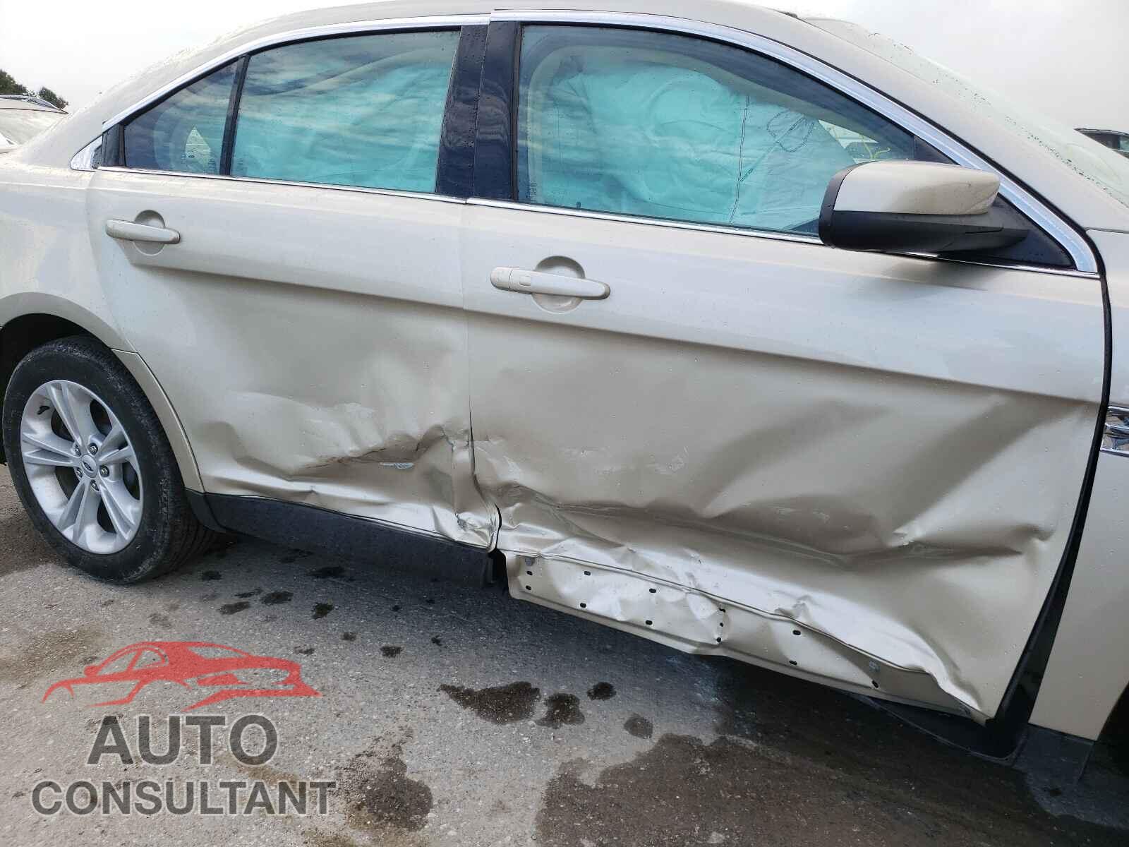 FORD TAURUS 2017 - 1FAHP2E86HG106230