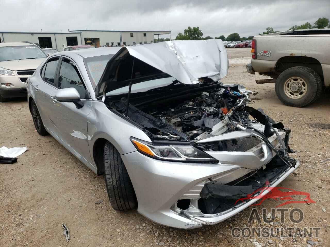TOYOTA CAMRY 2018 - 4T1B11HK9JU541975