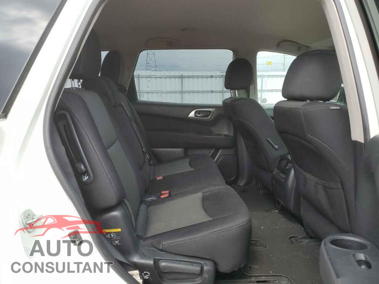 NISSAN PATHFINDER 2017 - 5N1DR2MM5HC697476
