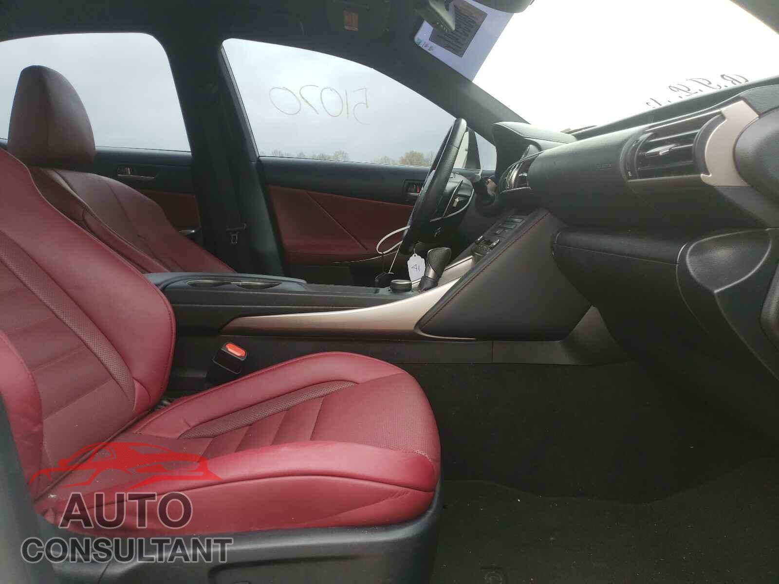 LEXUS IS 2019 - JTHC81D29K5036734