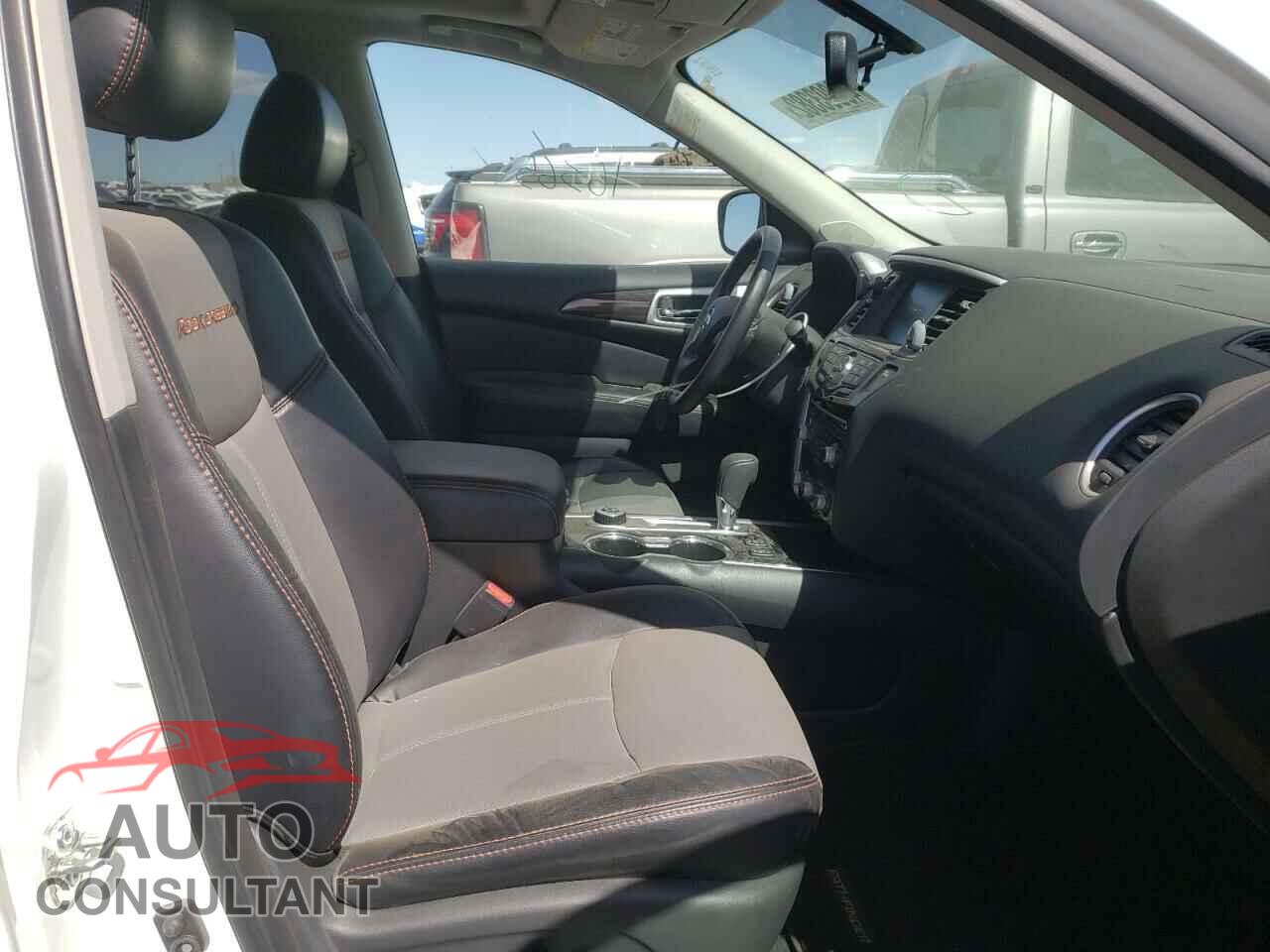 NISSAN PATHFINDER 2020 - 5N1DR2CM4LC633357