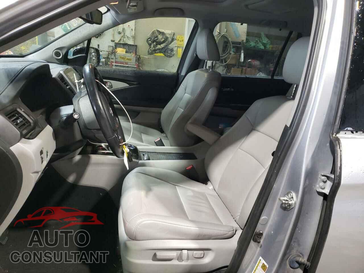 HONDA PILOT 2017 - 5FNYF6H93HB090717