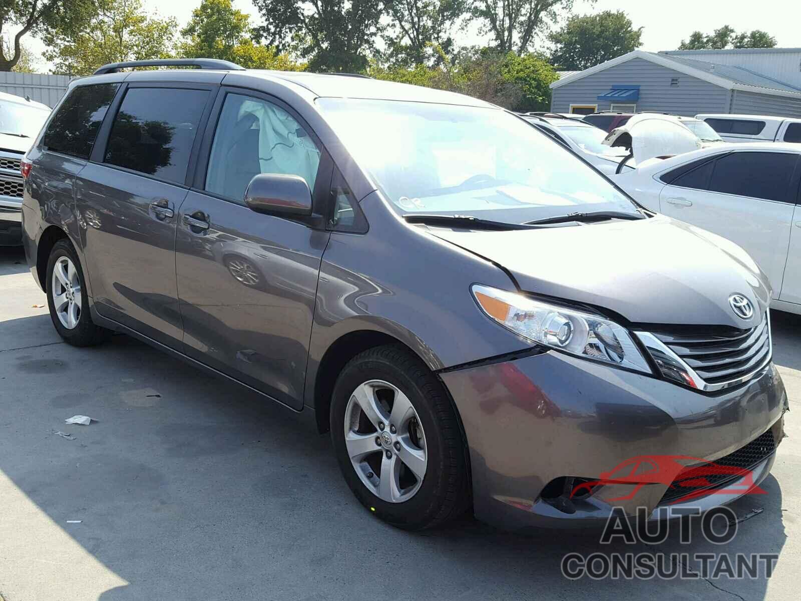 TOYOTA SIENNA LE 2015 - 5TDKK3DC9FS681628