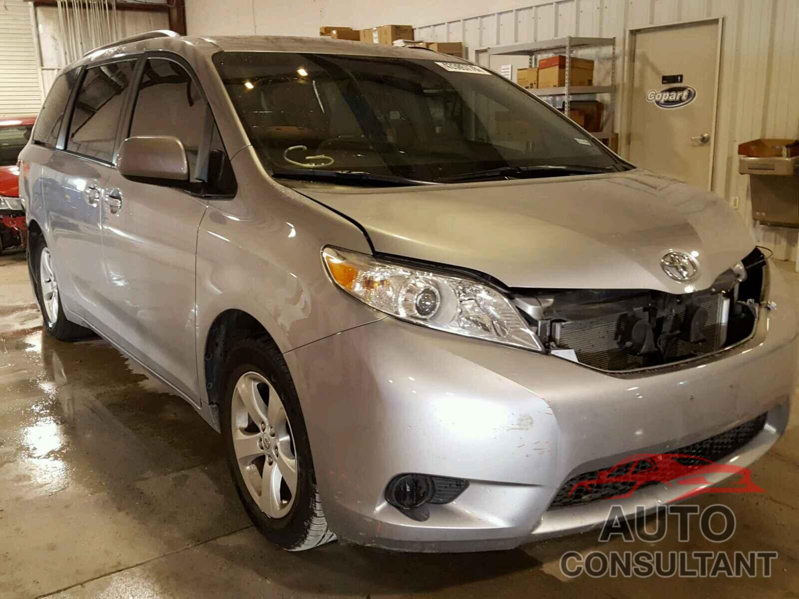 TOYOTA SIENNA LE 2015 - 5TDKK3DC4FS669693