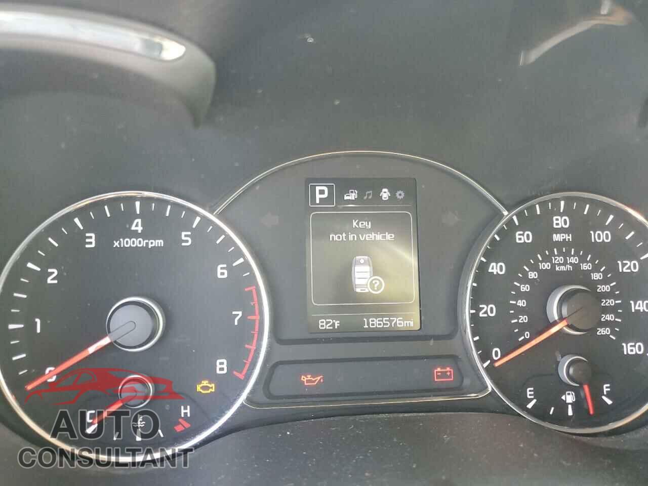 KIA FORTE 2017 - KNAFX5A86H5706330