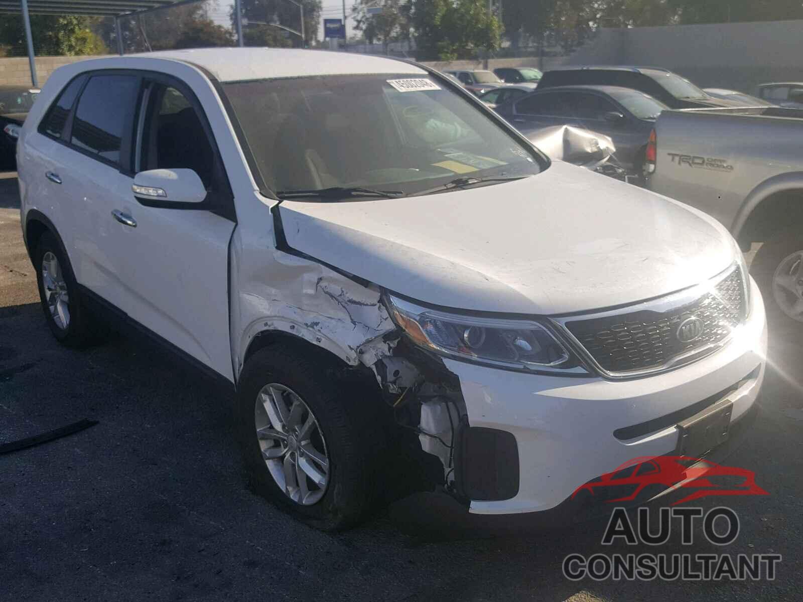 KIA SORENTO LX 2015 - 5XYKT3A61FG621450