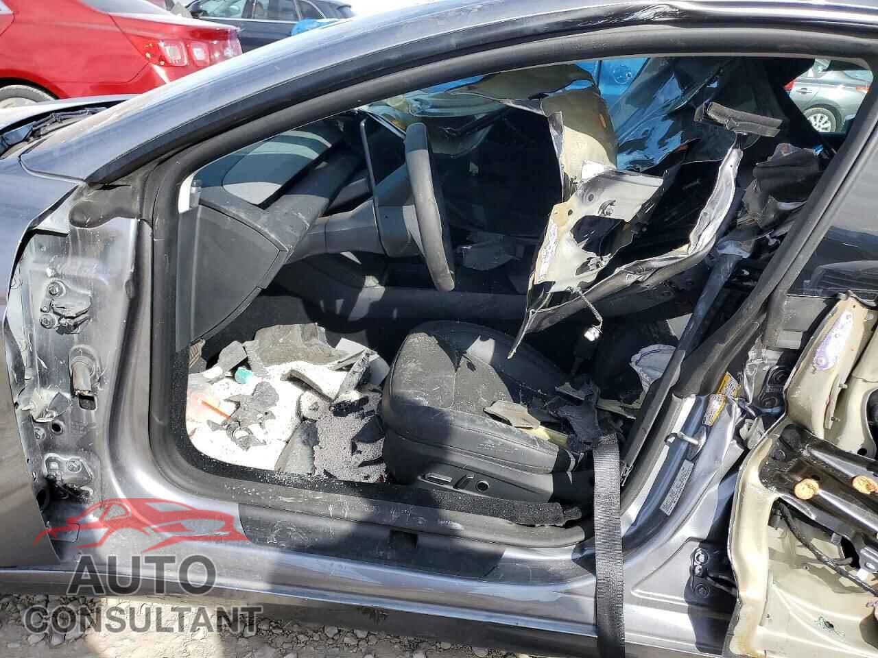 TESLA MODEL 3 2025 - 5YJ3E1EBXSF016502
