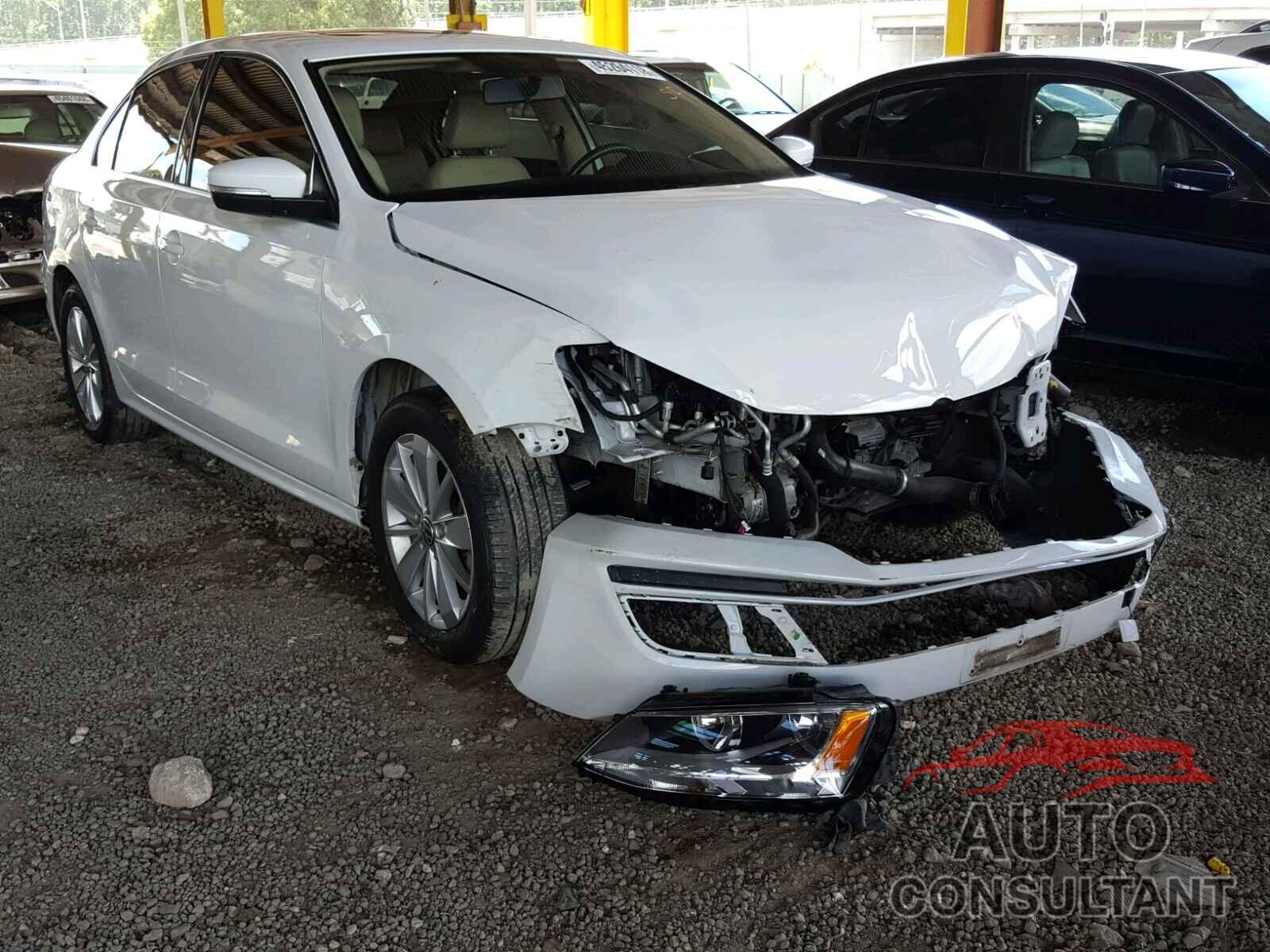 VOLKSWAGEN JETTA 2015 - 3VWD17AJ8FM338313