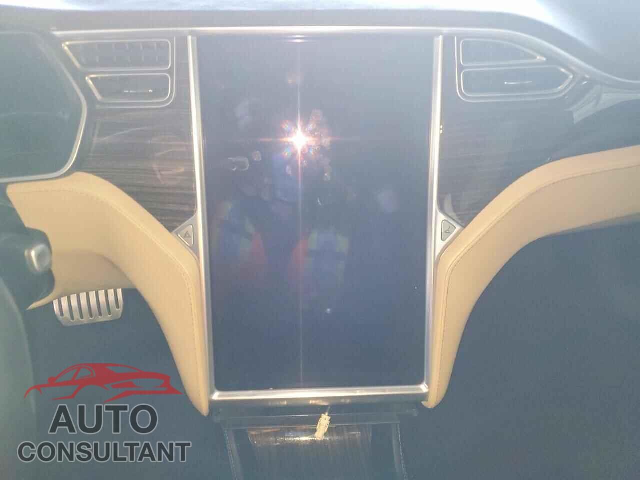 TESLA MODEL S 2015 - 5YJSA4H49FF084026