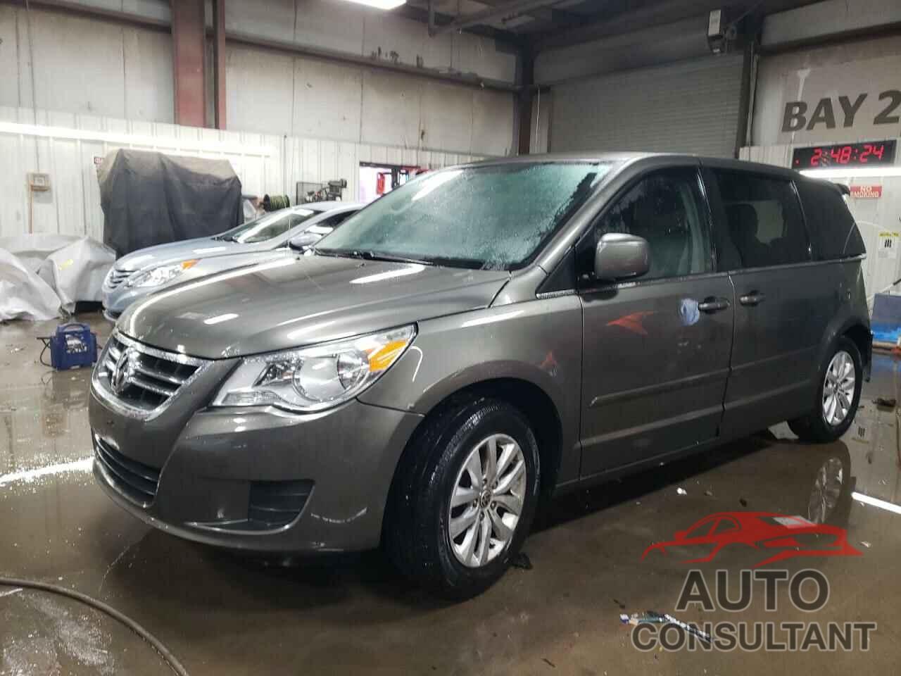 VOLKSWAGEN ROUTAN 2010 - 2V4RW3D16AR325064