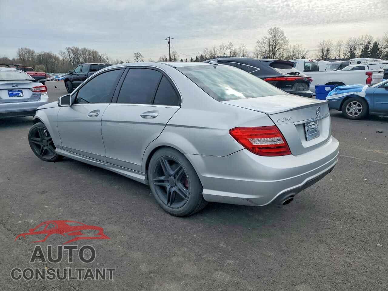 MERCEDES-BENZ C-CLASS 2013 - WDDGF4HB0DA833152