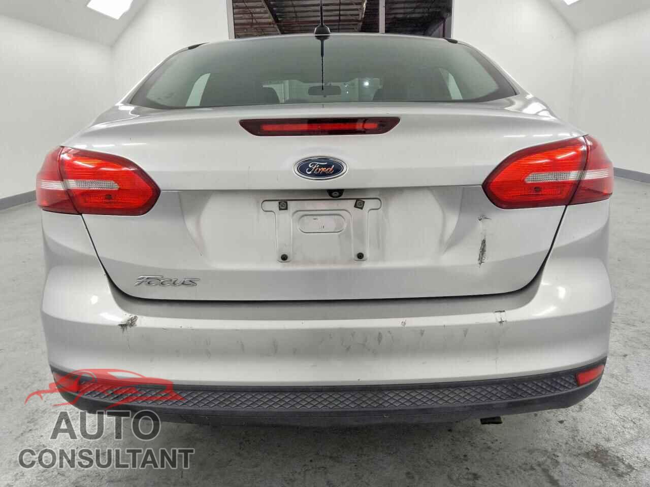 FORD FOCUS 2015 - 1FADP3E27FL326089