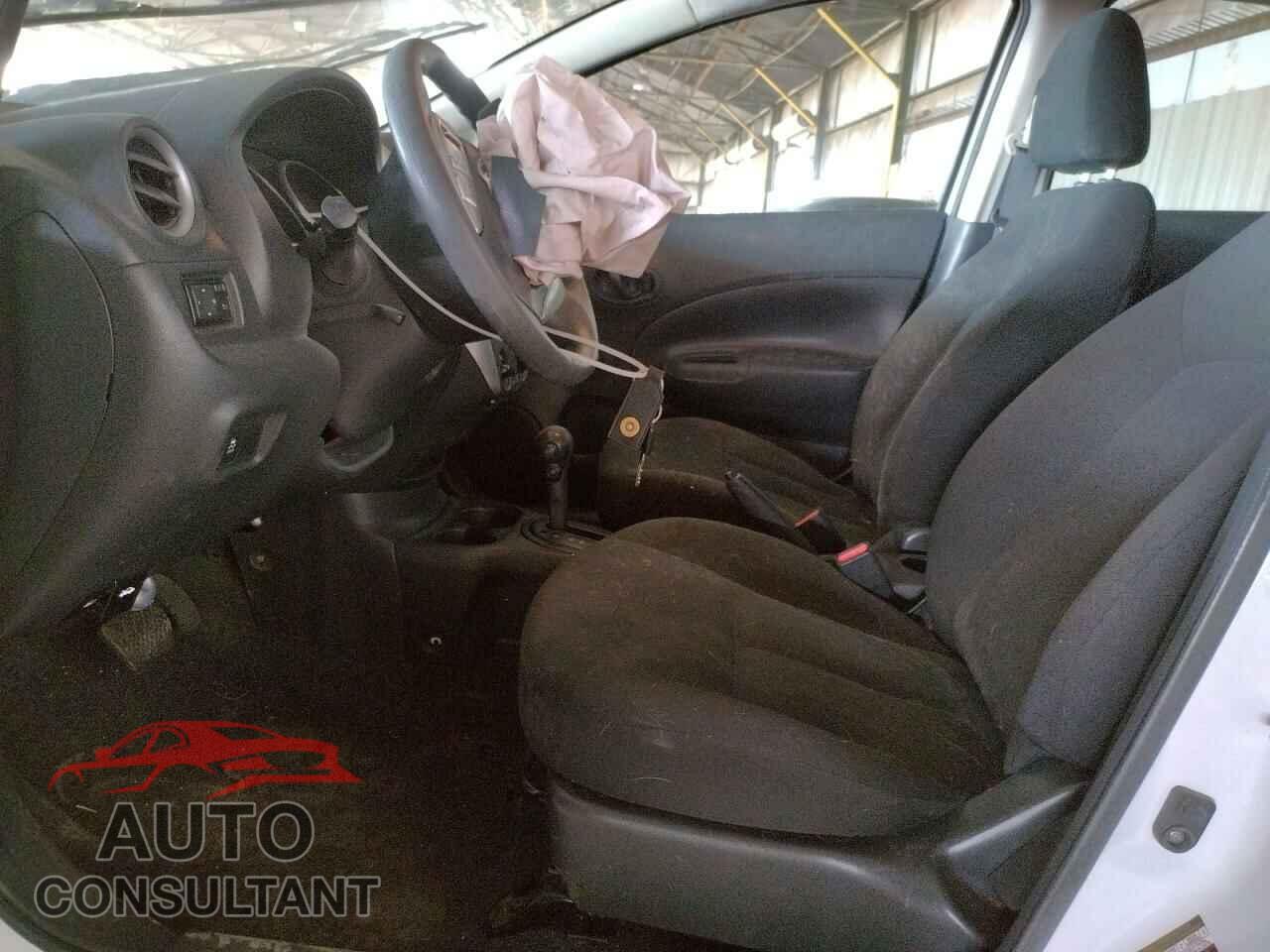 NISSAN VERSA 2015 - 3N1CE2CP2FL444028