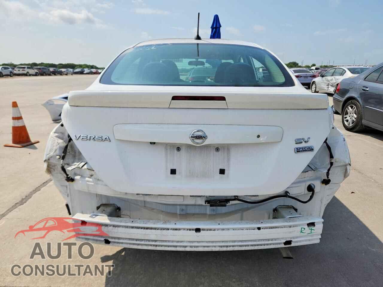 NISSAN VERSA 2019 - 3N1CN7AP3KL819581