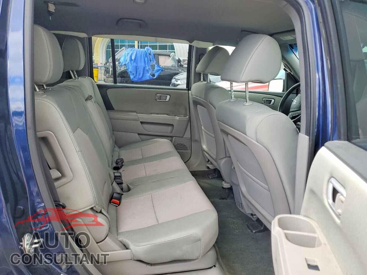 HONDA PILOT 2015 - 5FNYF4H47FB006582