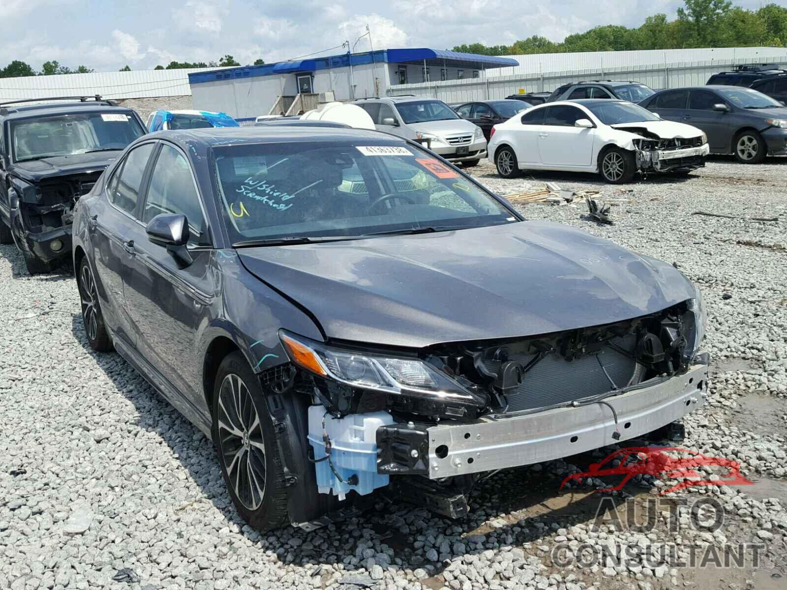 TOYOTA CAMRY 2018 - 4T1B11HK3JU587205