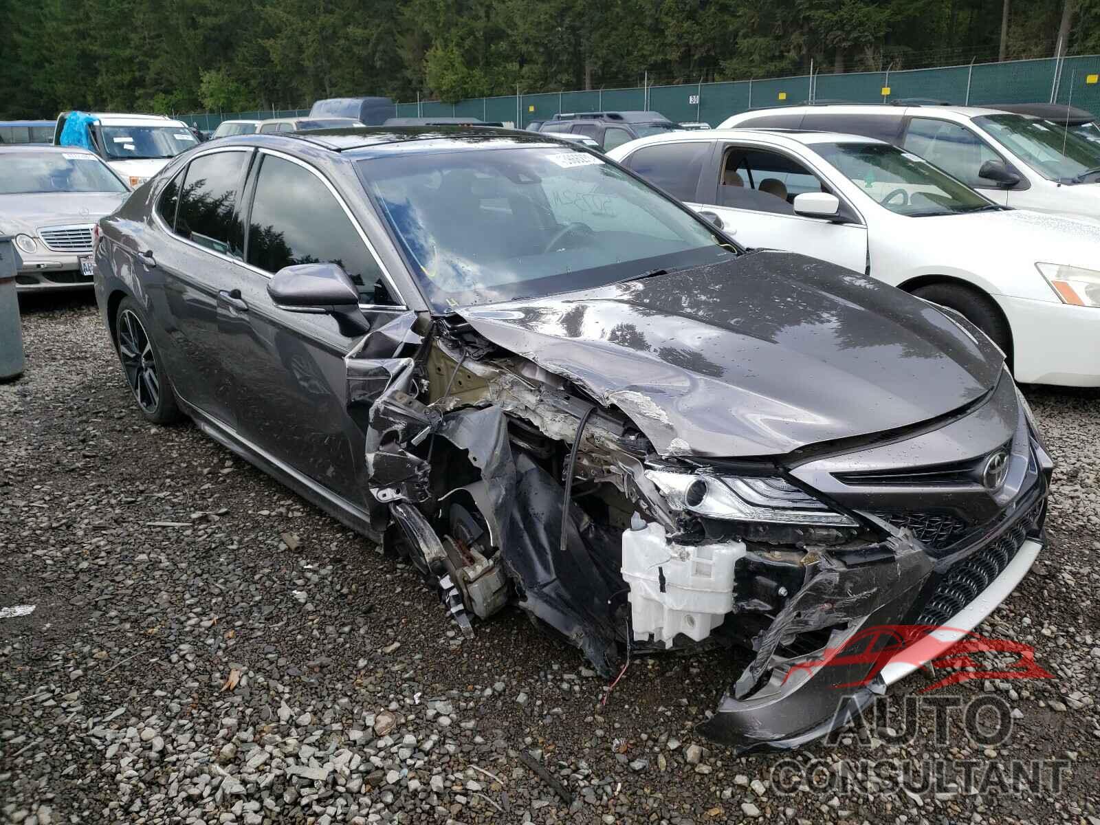 TOYOTA CAMRY 2018 - 4T1B61HK6JU046781