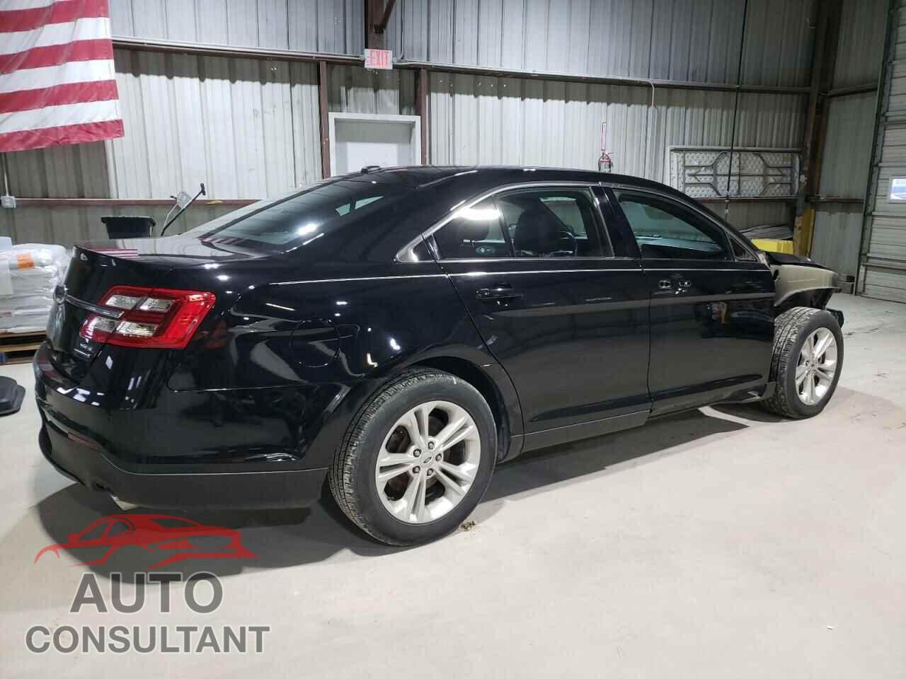 FORD TAURUS 2018 - 1FAHP2E85JG134817