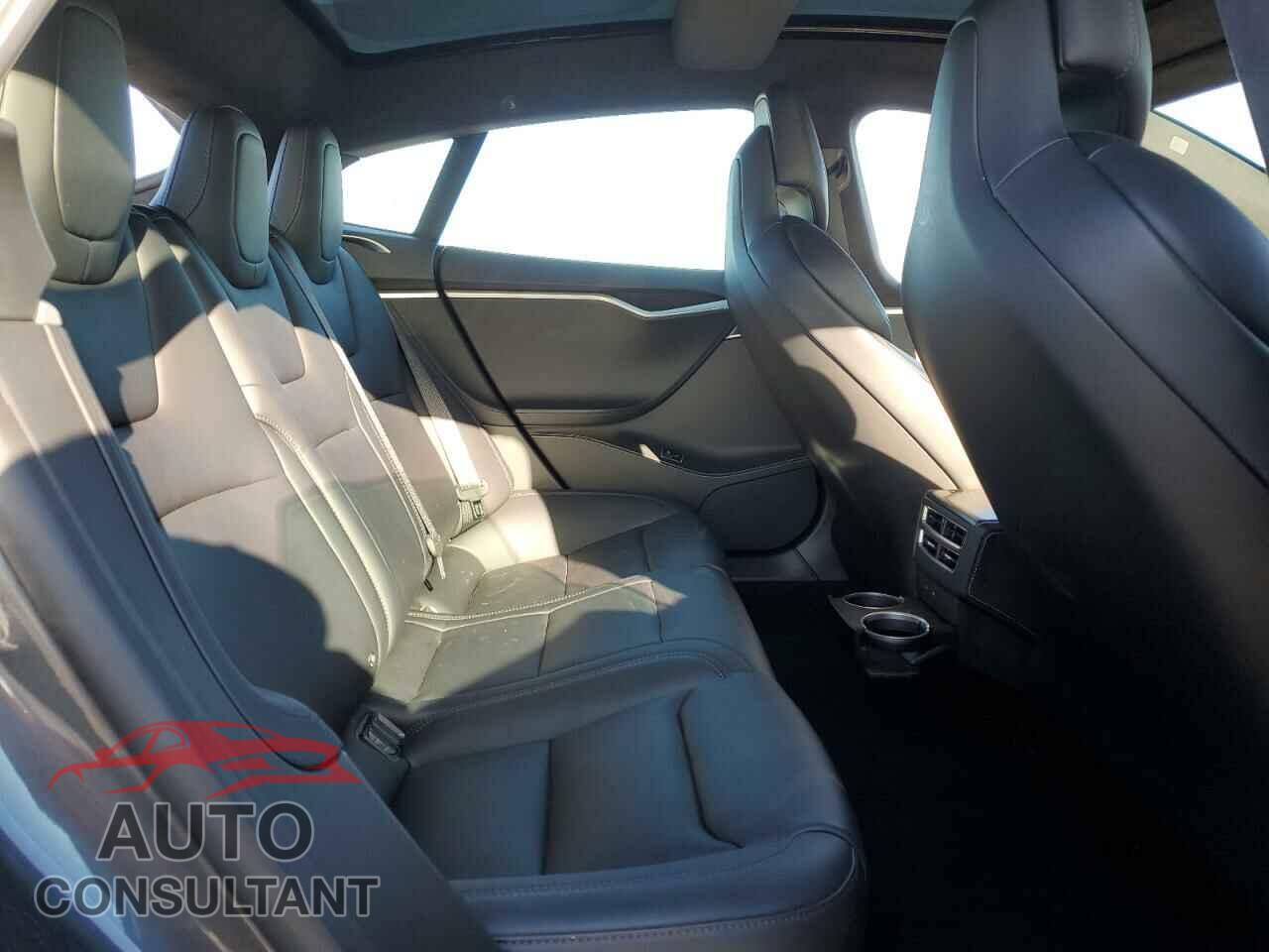 TESLA MODEL S 2017 - 5YJSA1E22HF217374