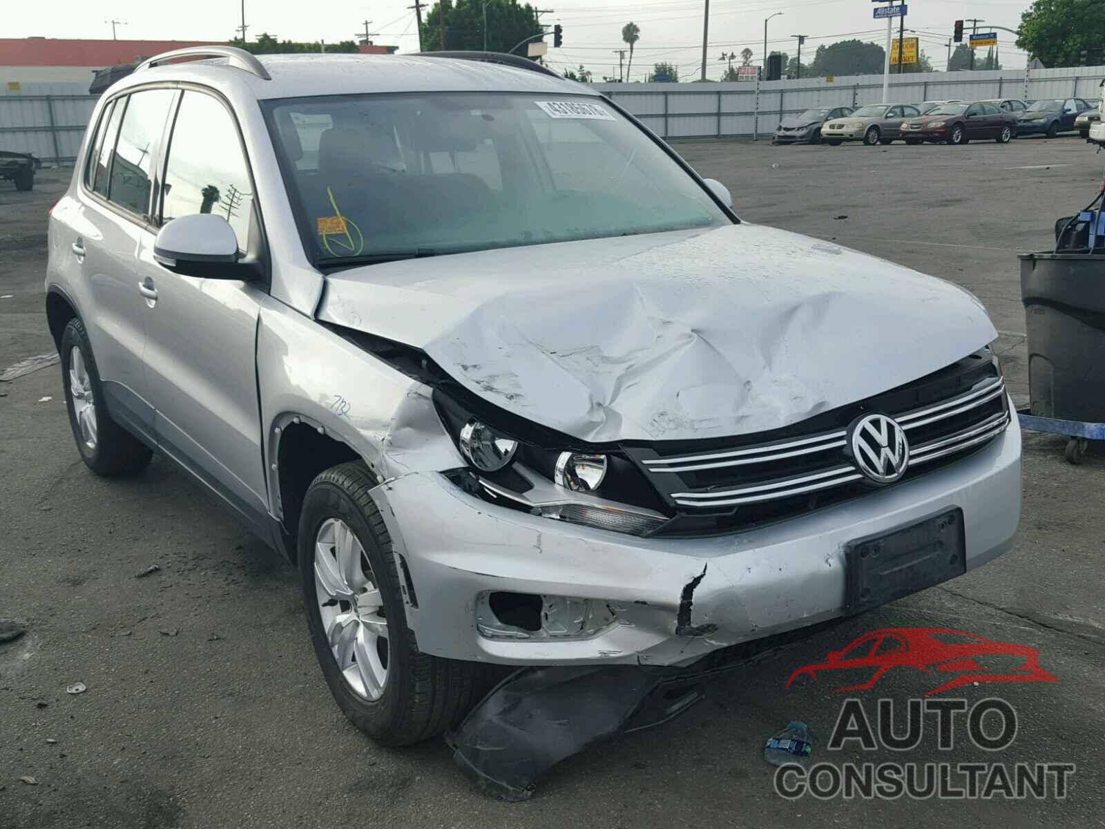 VOLKSWAGEN TIGUAN S 2015 - WVGAV7AX9FW524761