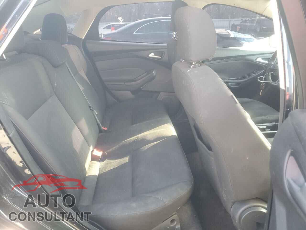 FORD FOCUS 2015 - 1FADP3F20FL257194