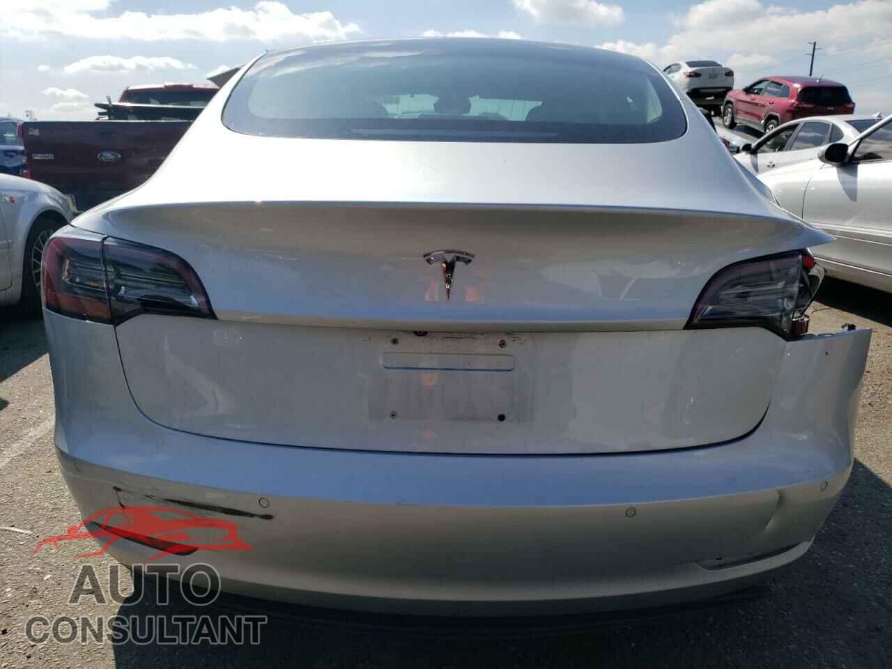 TESLA MODEL 3 2018 - 5YJ3E1EA3JF037231
