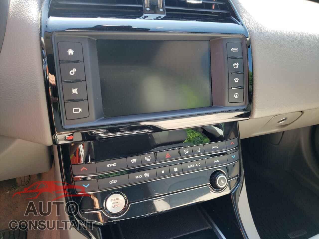 JAGUAR XE 2017 - SAJAD4BG2HA978923