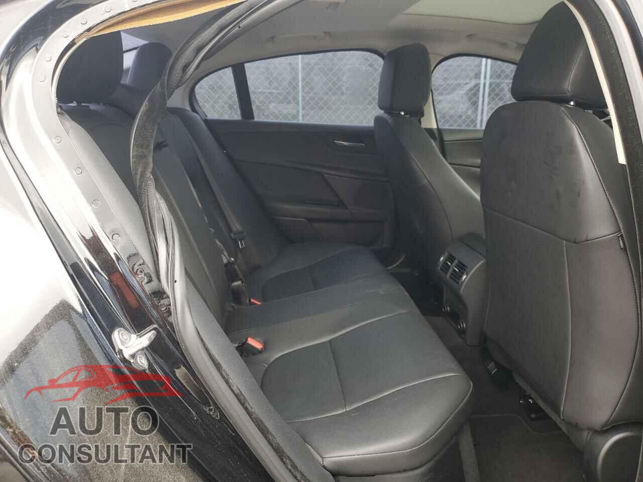 JAGUAR XE 2017 - SAJAR4BN2HA977884