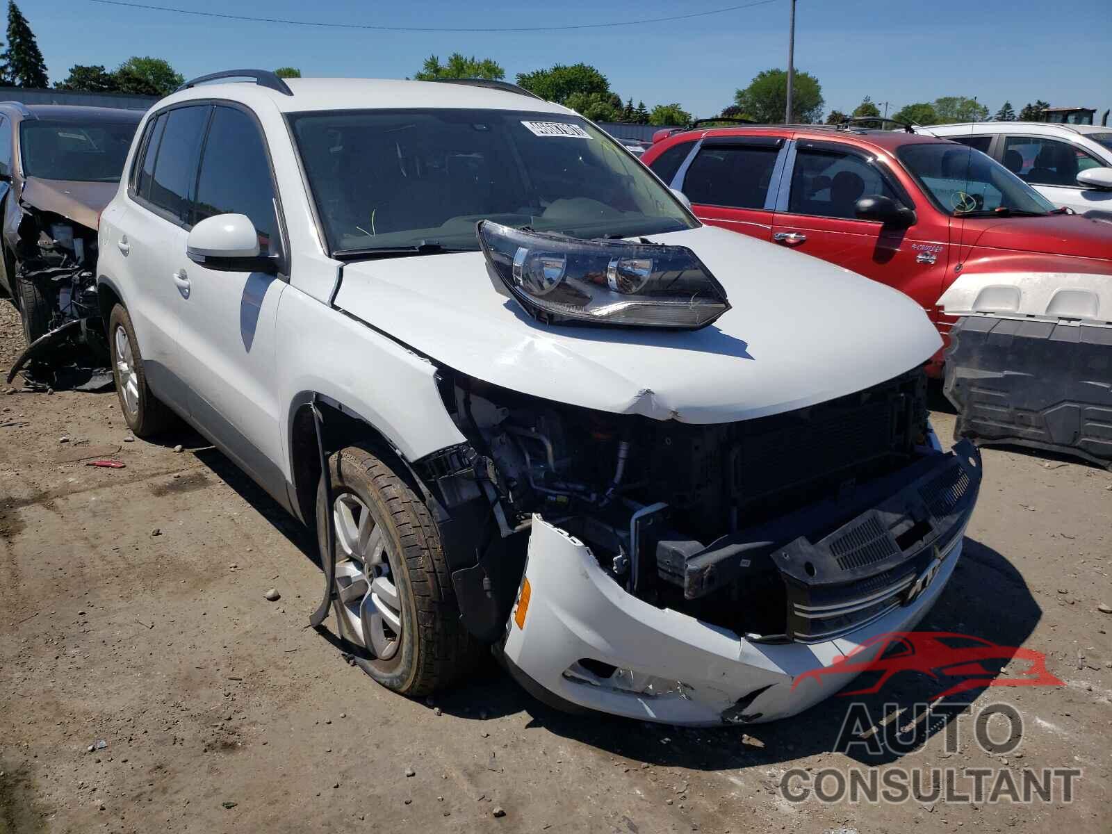VOLKSWAGEN TIGUAN 2016 - WVGBV7AXXGW002646