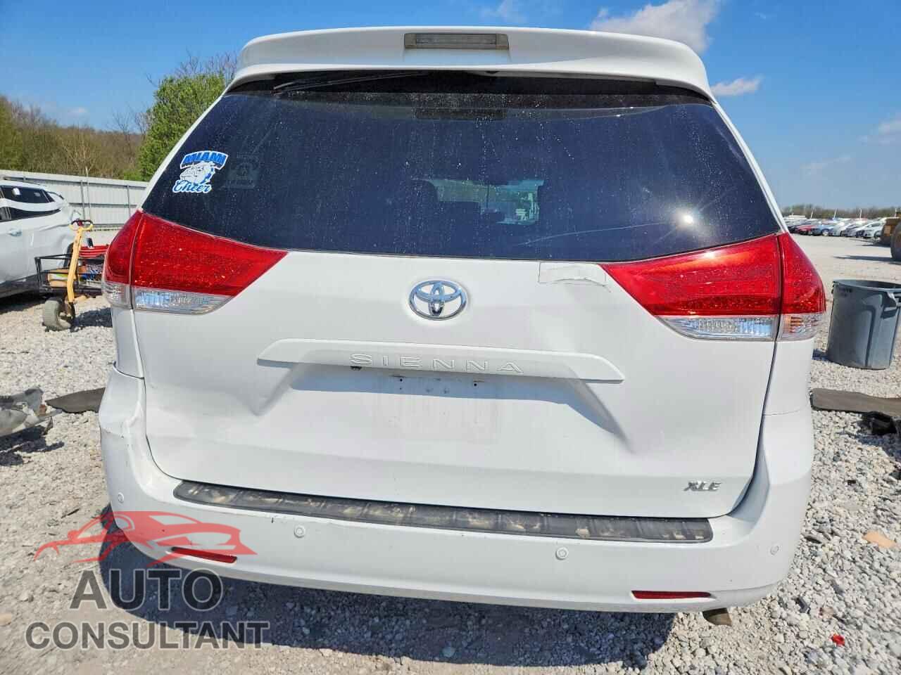 TOYOTA SIENNA 2011 - 5TDYK3DC2BS175563