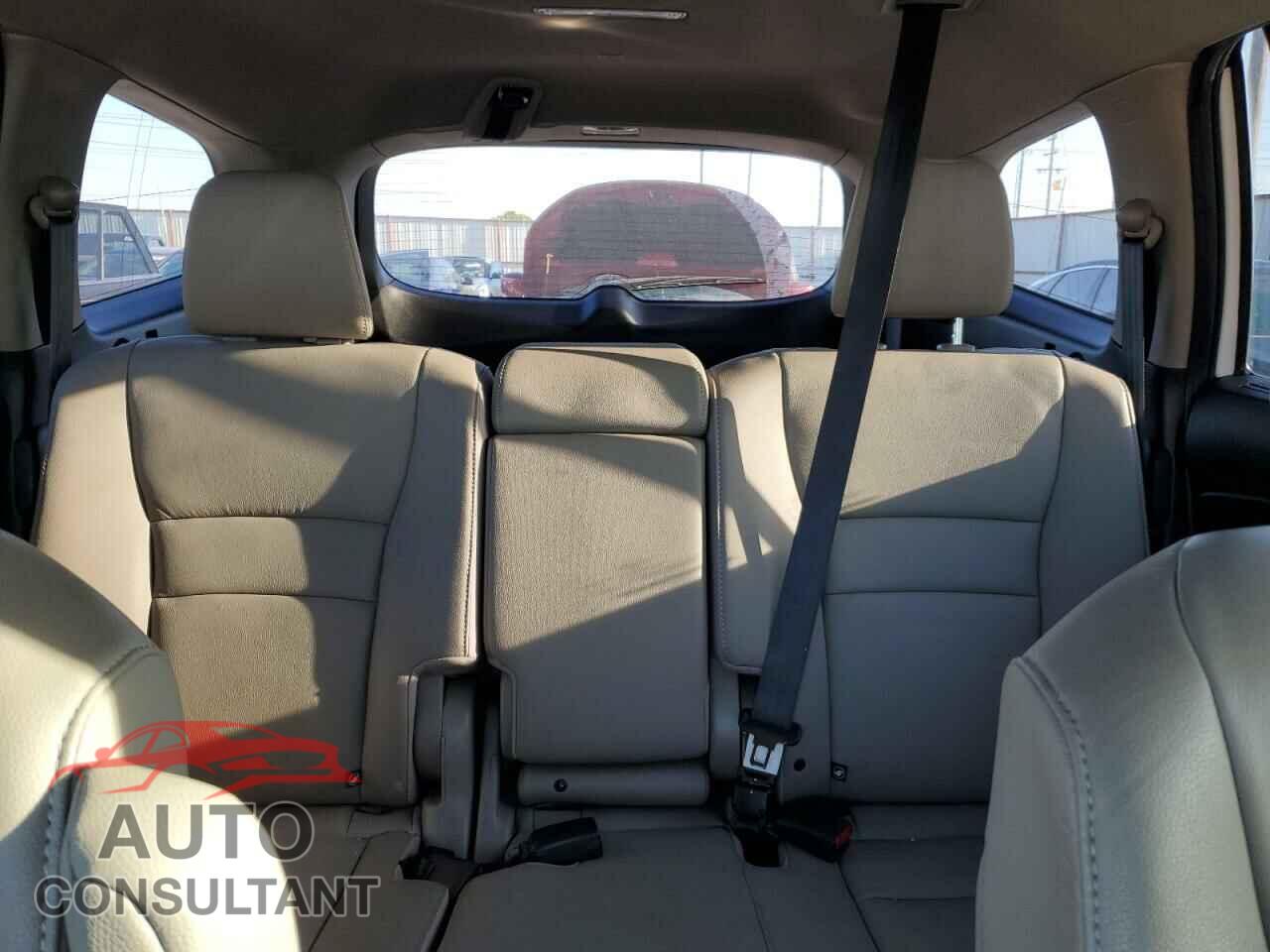 HONDA PILOT 2017 - 5FNYF5H94HB025126