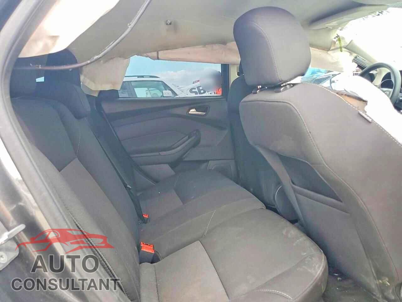 FORD FOCUS 2017 - 1FADP3K21HL324748