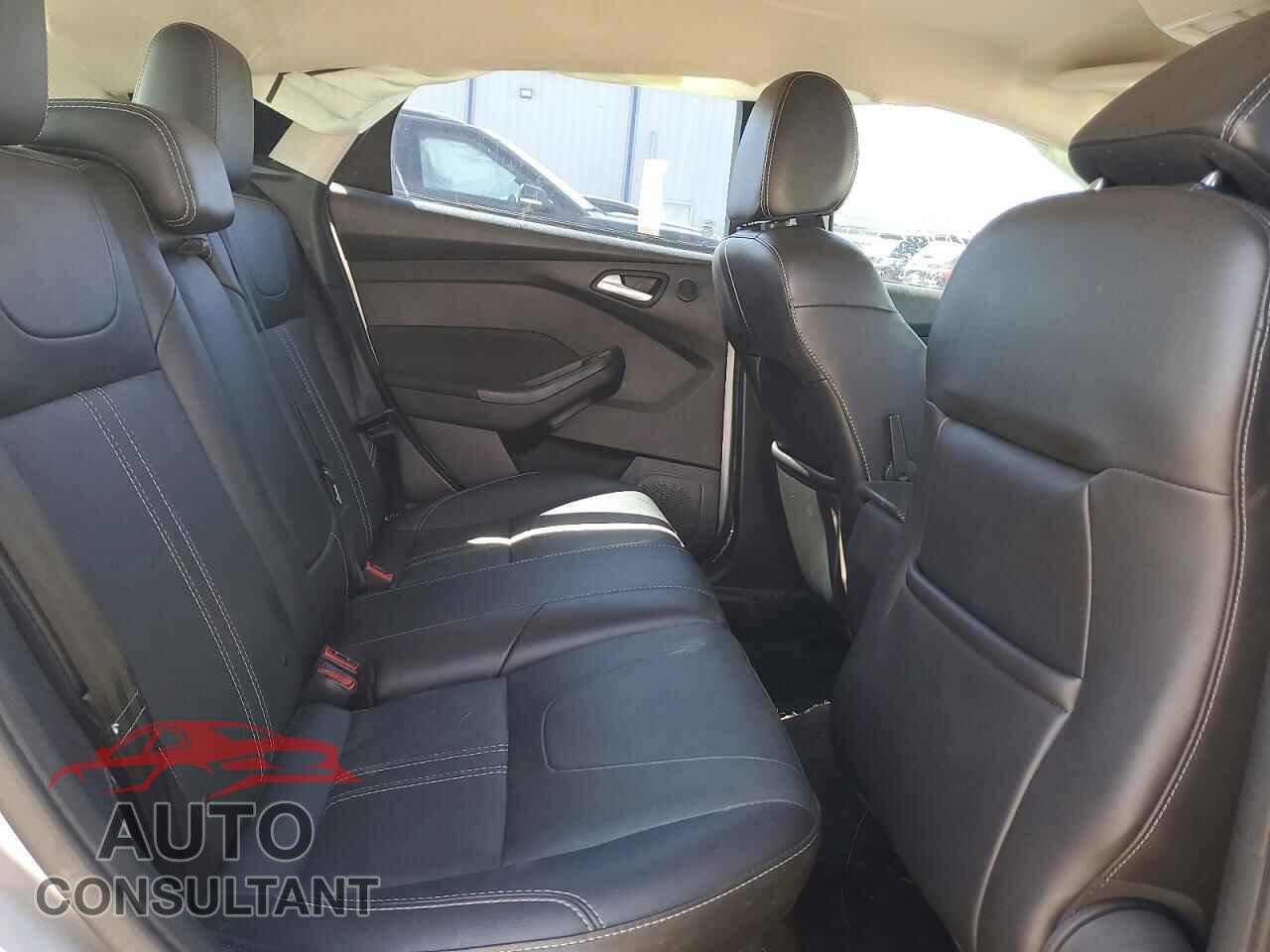 FORD FOCUS 2014 - 1FADP3N26EL299837